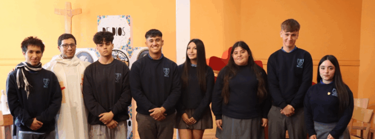 Estudiantes recibieron sacramentos de Bautismo y Eucaristía