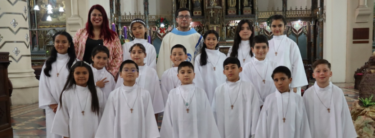 Quince estudiantes de nuestro colegio recibieron Sacramento de la Eucaristía